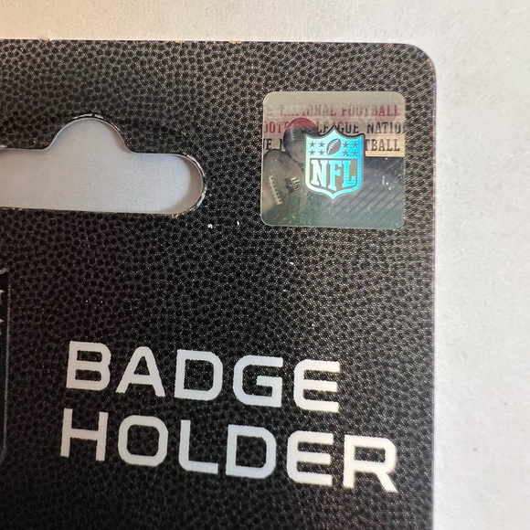 ONE BRAND NEW NFL DALLAS COWBOYS BADGE HOLDER CTM5 - Picture 3 of 3